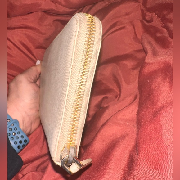 Prada Zip Wallet in Beige Leather - Picture 3 of 9